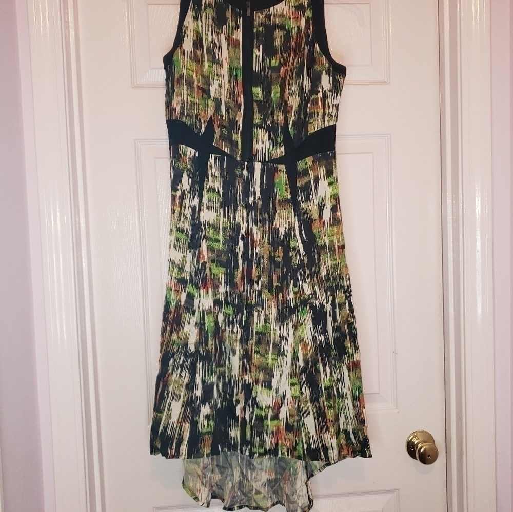 Classiques Entier Dress size 6 95% Silk sleeveless.